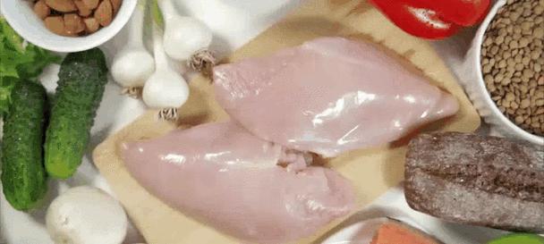 小猫的饮食偏好(揭秘小猫最爱吃的食物及营养需求)(图4) 小猫的饮食偏好(揭秘小猫最爱吃的食物及营养需求)(图4)